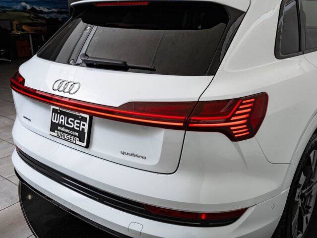 2021 Audi e-tron quattro Premium