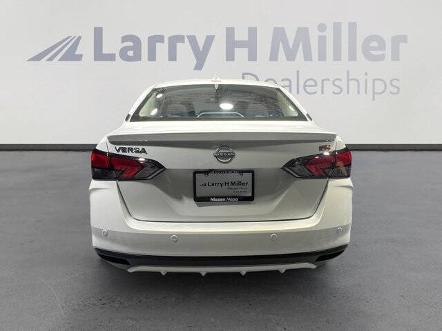 2025 Nissan Versa SR