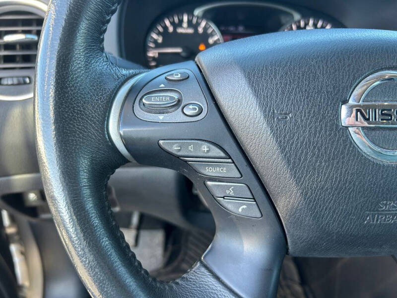 2017 Nissan Pathfinder SV