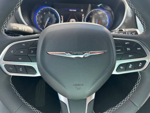 2025 Chrysler Voyager LX