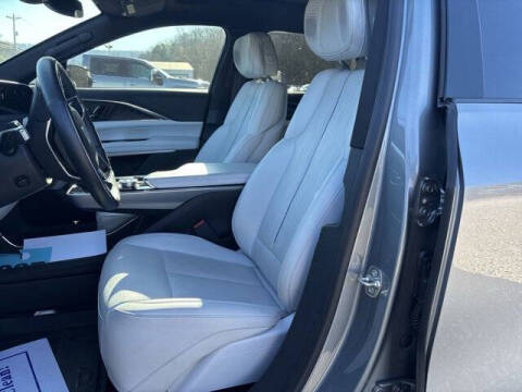 2024 Cadillac LYRIQ Luxury 2