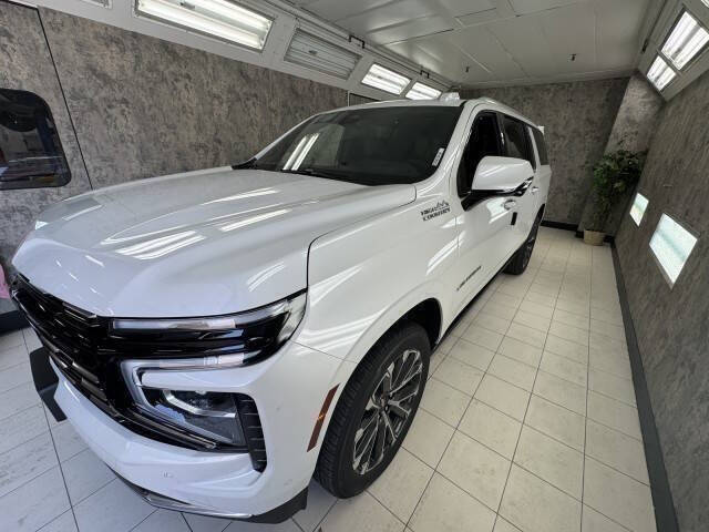 2025 Chevrolet Suburban High Country's photo