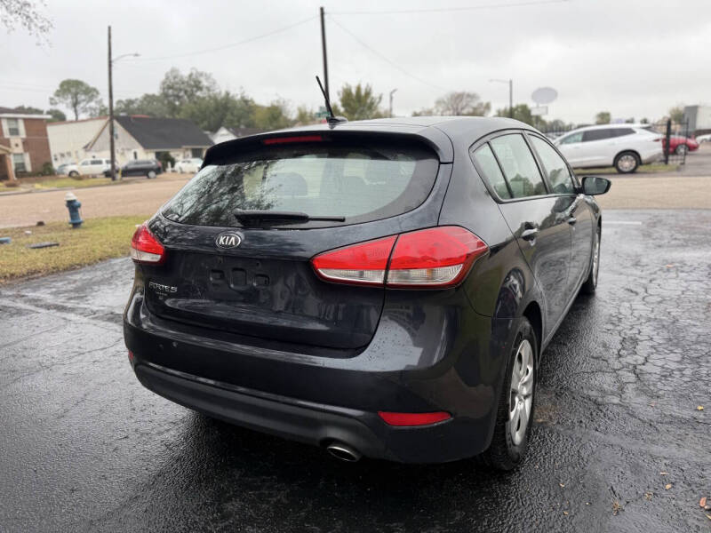 2017 Kia Forte5 LX