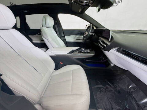 2024 Cadillac LYRIQ Luxury 1