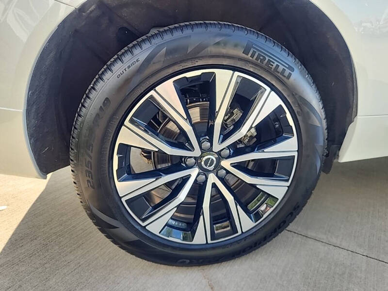 2025 Volvo XC60 B5 Plus Dark Theme