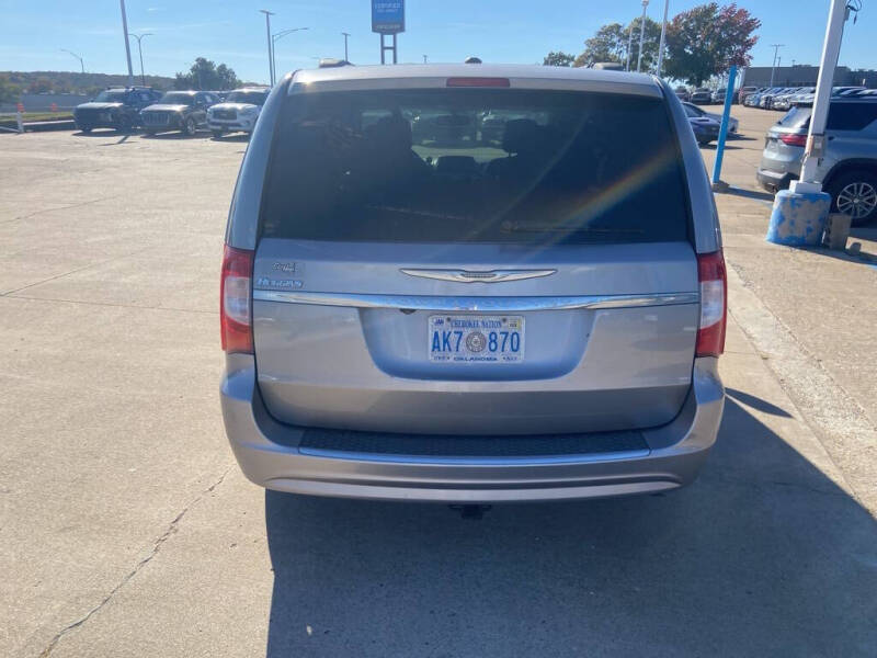 2014 Chrysler Town and Country Touring