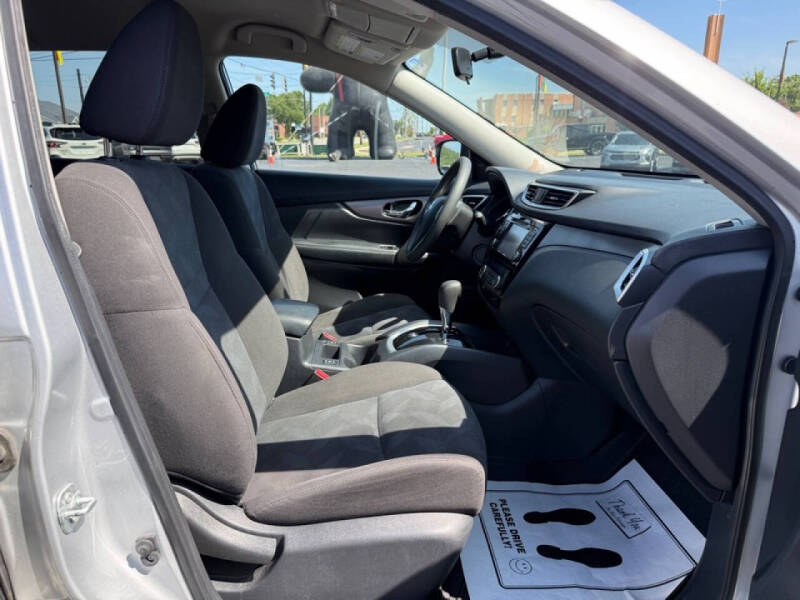 2016 Nissan Rogue SV