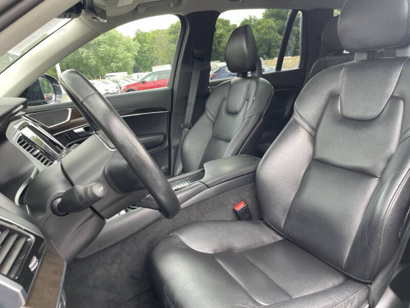 2017 Volvo XC90 T6 Momentum