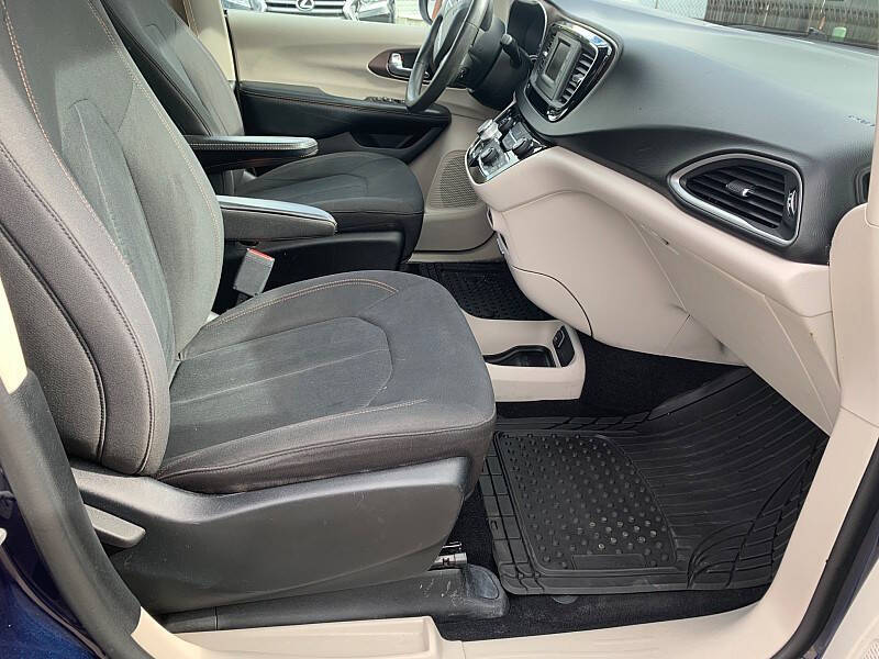 2017 Chrysler Pacifica LX