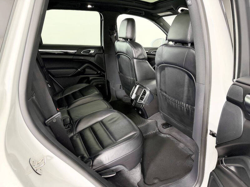 2017 Porsche Cayenne Platinum Edition
