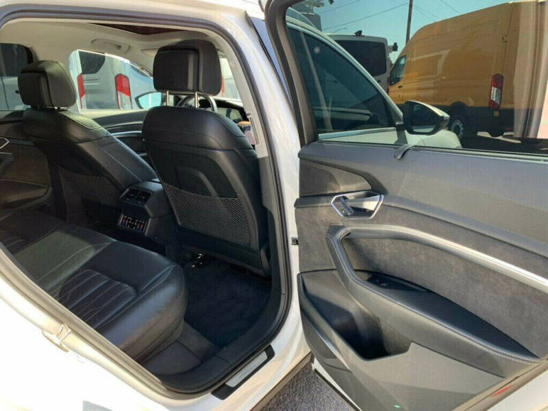 2019 Audi e-tron quattro Prestige