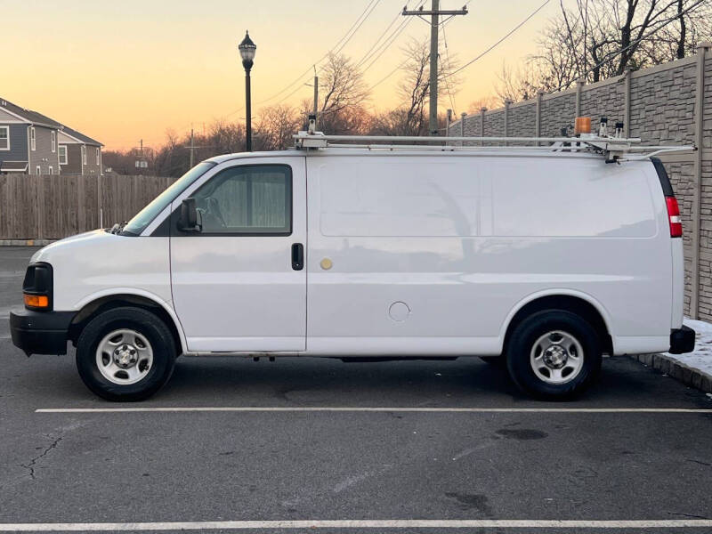 2008 Chevrolet Express Cargo Work Van photo 4