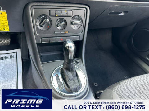 2013 Volkswagen Beetle 2.5L Entry