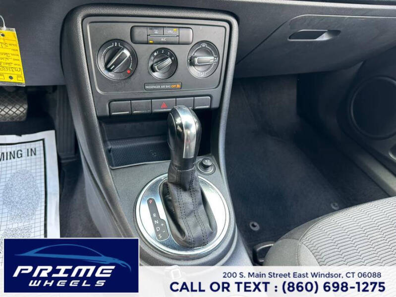 2013 Volkswagen Beetle 2.5L Entry