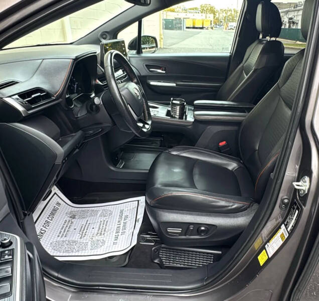 2021 Toyota Sienna XSE 7-Passenger