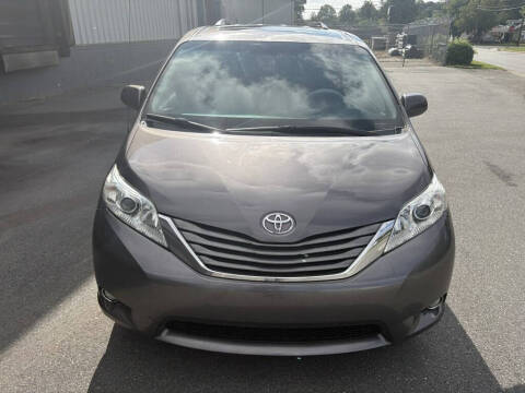 2014 Toyota Sienna XLE 8-Passenger
