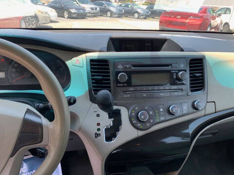 2012 Toyota Sienna Base 7-Passenger