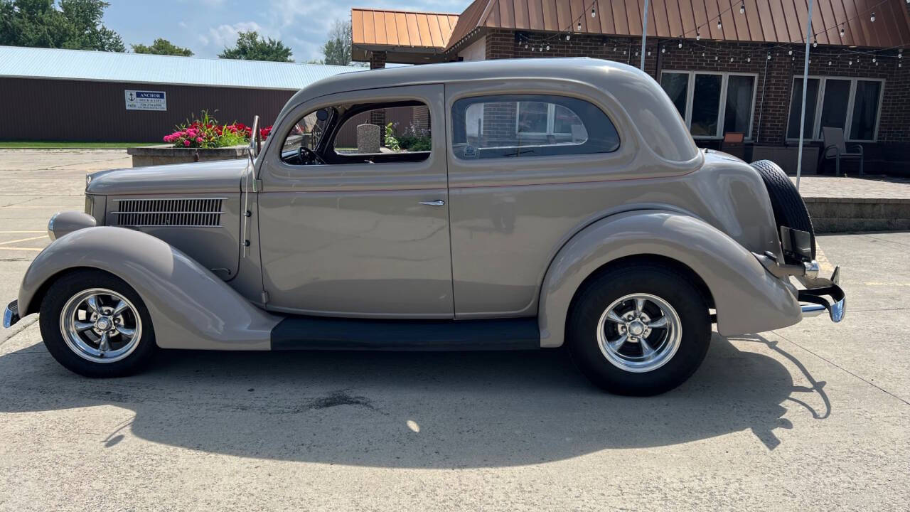 1936 Ford Custom 16