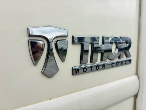 2017 Thor Motor Coach Hurricane 31S