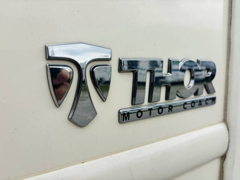 2017 Thor Motor Coach Hurricane 31S