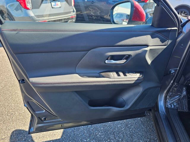 2025 Nissan Kicks SR