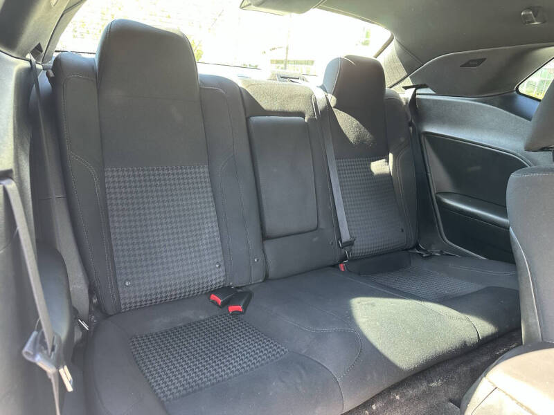 2016 Dodge Challenger SXT Plus