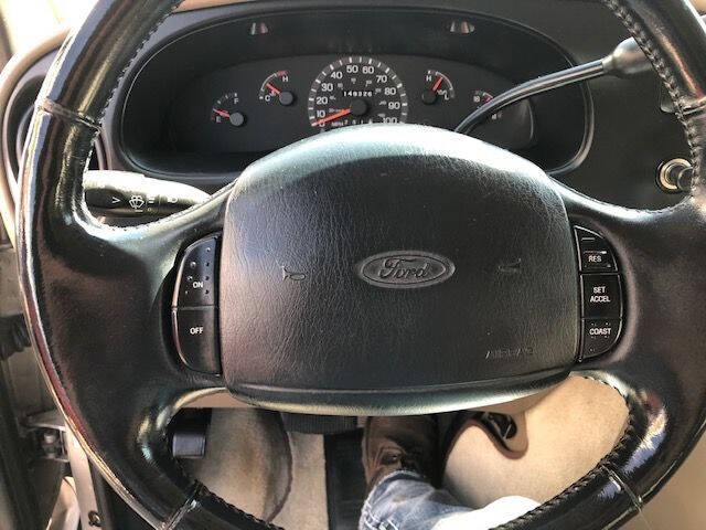 2001 Ford E-Series for sale at Extreme Auto Plaza in Des Moines, IA