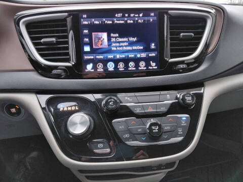 2017 Chrysler Pacifica Touring-L