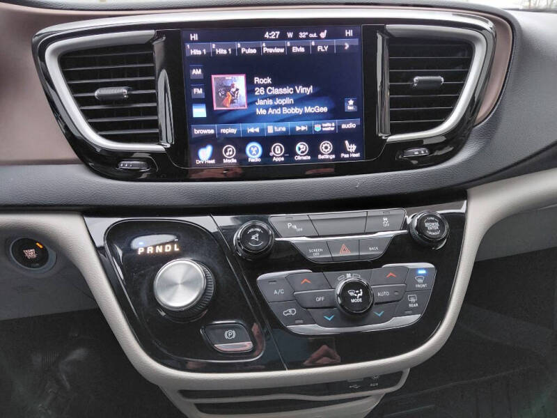 2017 Chrysler Pacifica Touring-L