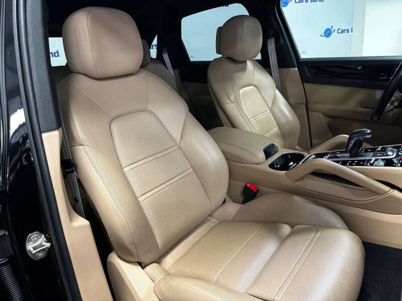 2022 Porsche Cayenne Platinum Edition