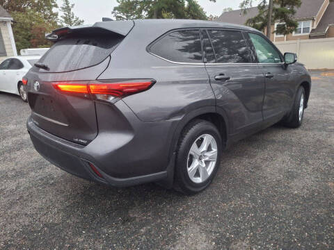 2022 Toyota Highlander LE