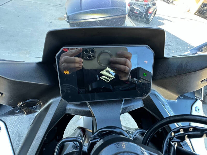 2024 Suzuki GSX800FRQM4 GSX-8R