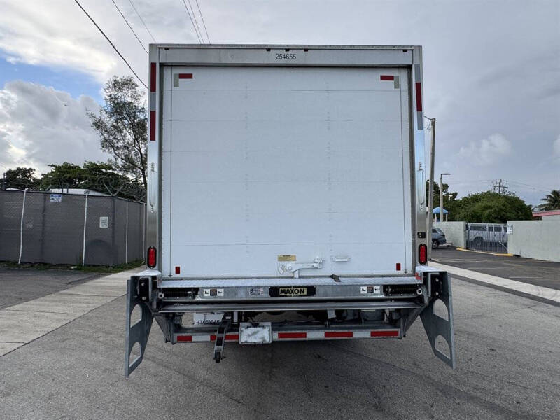 2019 Freightliner M2 106