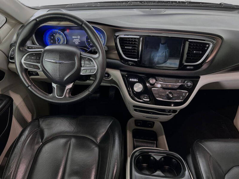 2017 Chrysler Pacifica Touring-L Plus