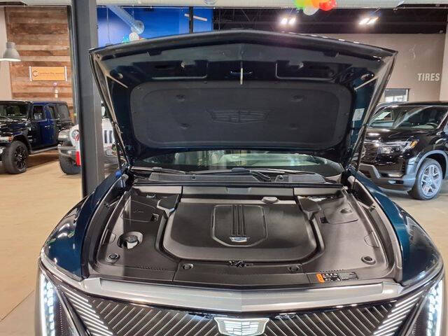 2024 Cadillac LYRIQ Luxury 1