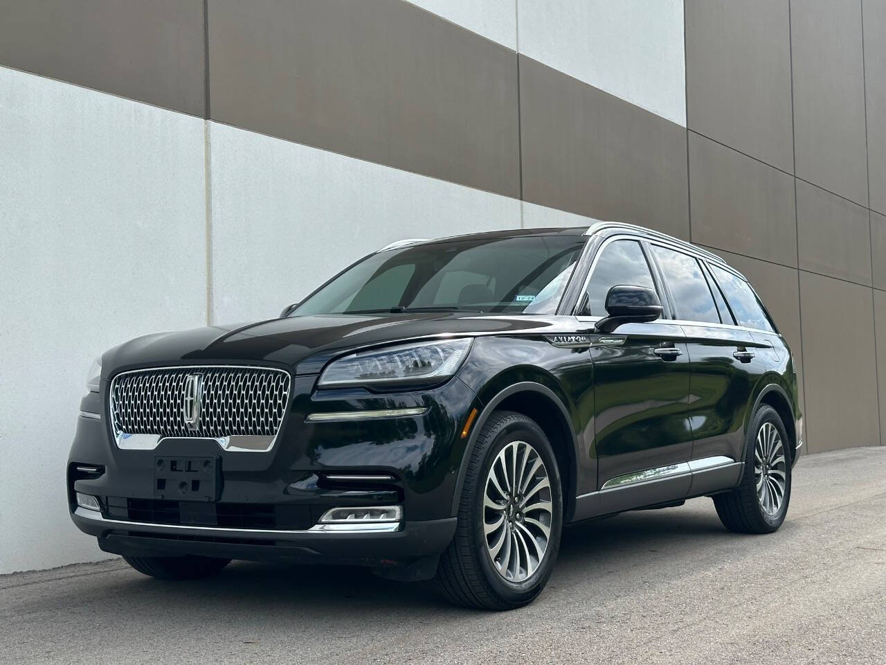 2020 Lincoln Aviator for sale at Phoenix Motor Co in Romulus, MI