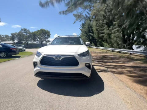 2020 Toyota Highlander for sale at FLORIDA CAR TRADE LLC in Davie FL