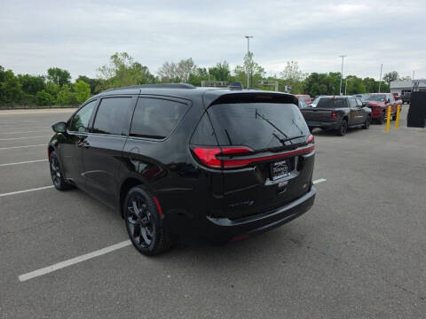 2027 Chrysler Pacifica Limited