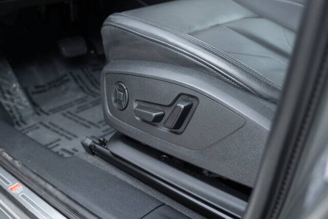 2022 Audi Q3 quattro S line Prem Plus 45 TFSI