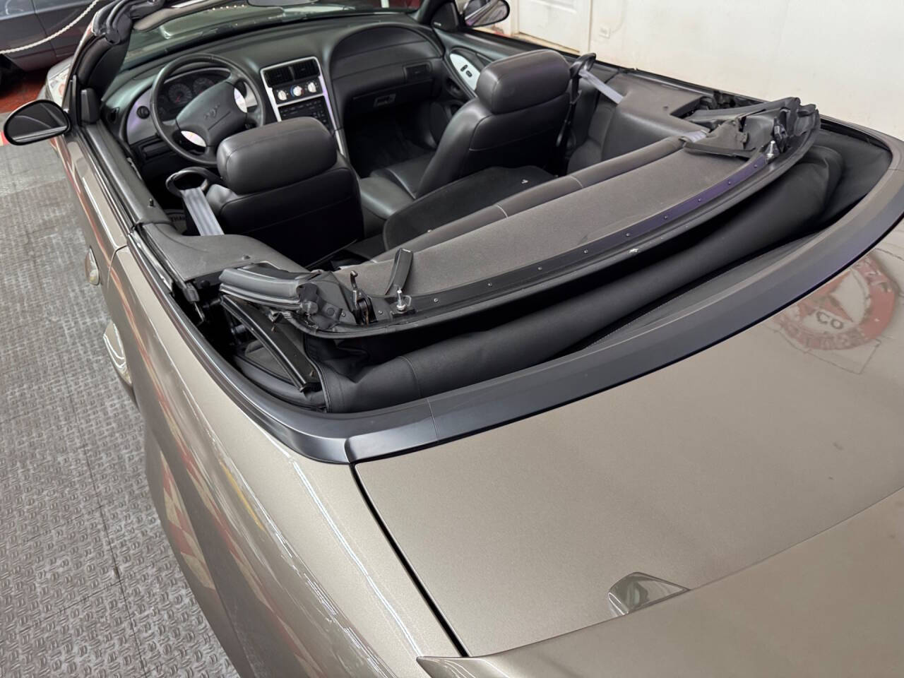 2002 Ford Mustang 36