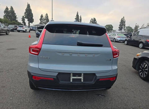 2026 Volvo XC40 B5 Plus
