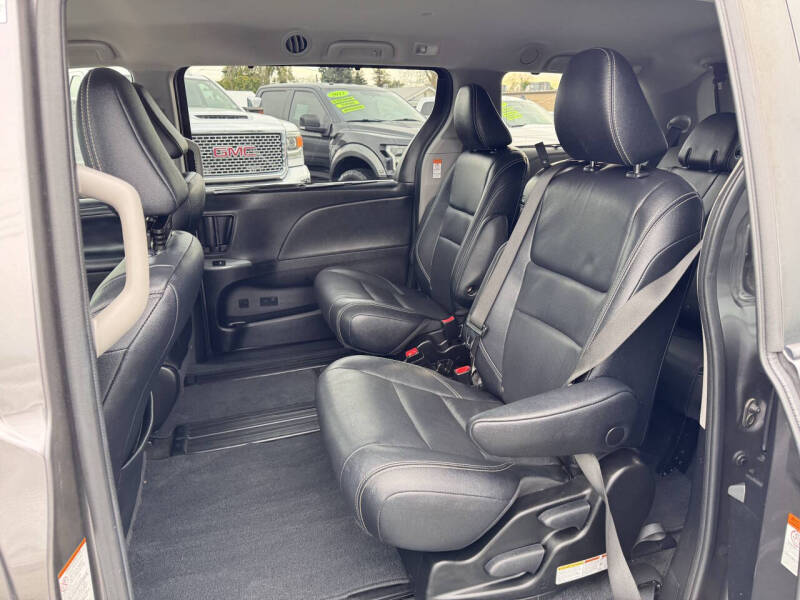 2019 Toyota Sienna SE 8-Passenger