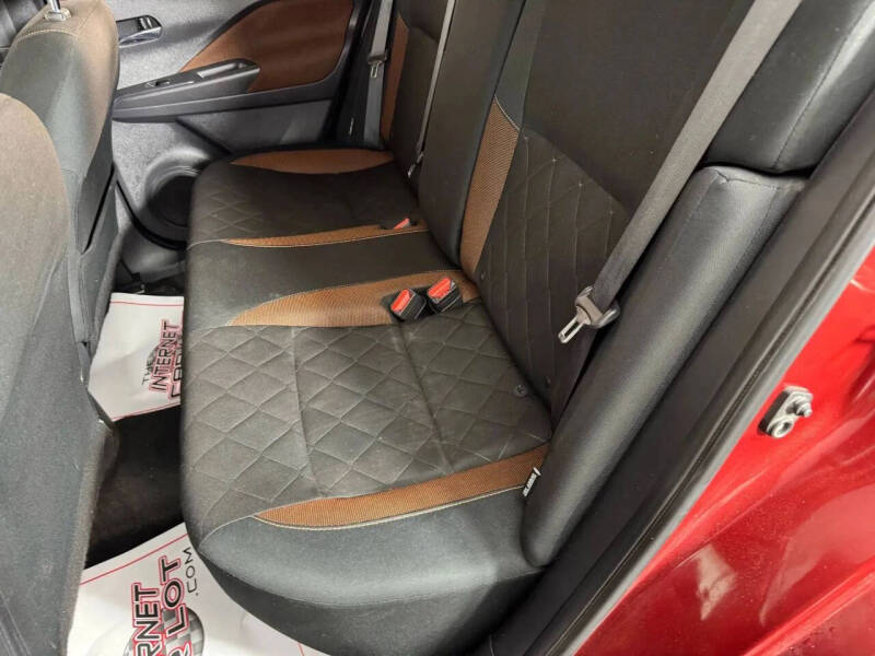 2020 Nissan Kicks SR