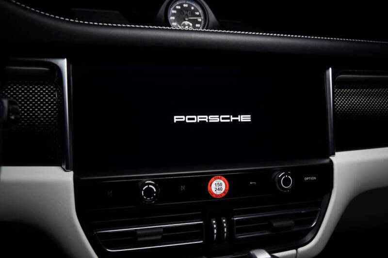 2022 Porsche Macan S