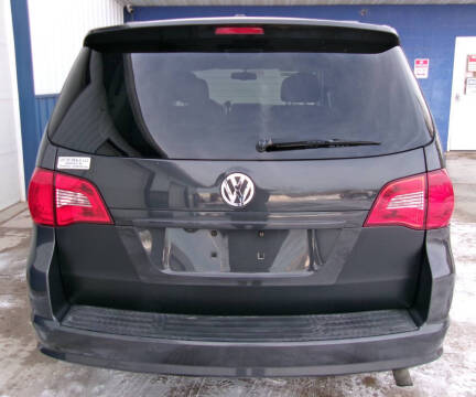 2012 Volkswagen Routan SE