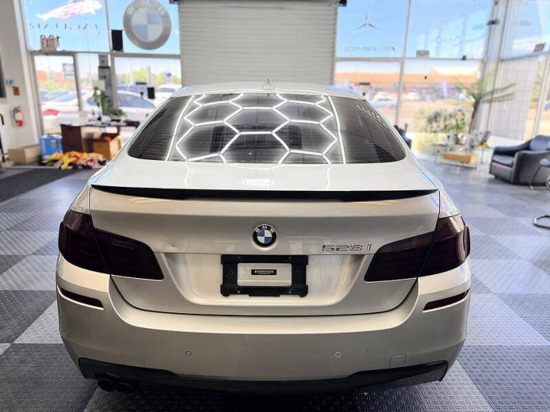 2016 BMW 5 Series 528i