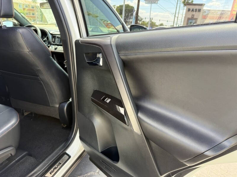 2017 Toyota RAV4 SE