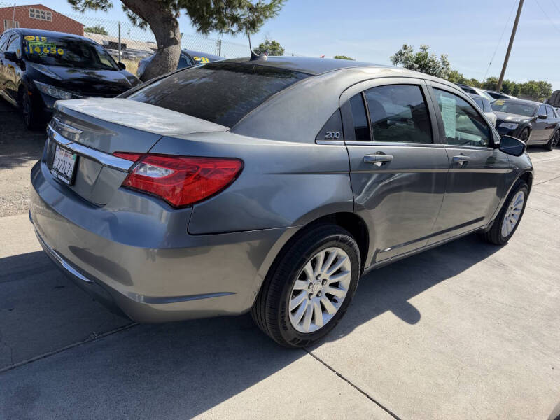 2012 Chrysler 200 LX