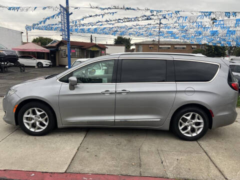 2018 Chrysler Pacifica Touring L Plus