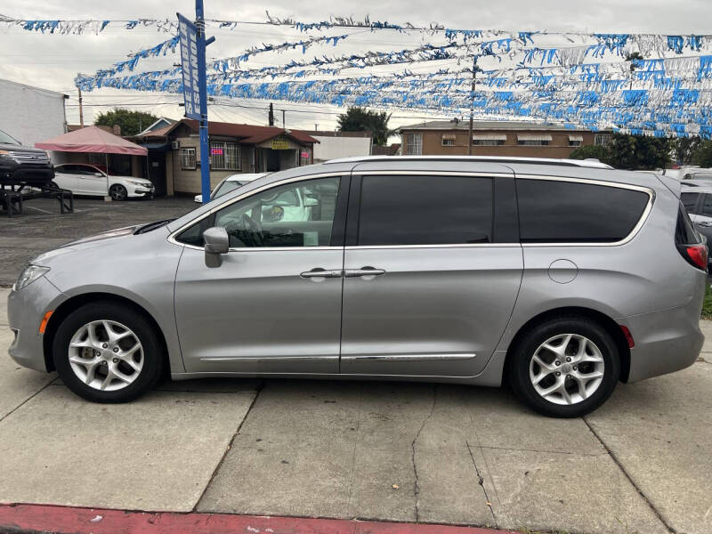 2018 Chrysler Pacifica Touring L Plus